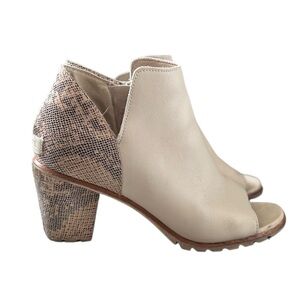 Sorel Nadia leather bootie size 8.5